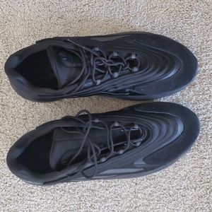 Adidas Ozelia Mens size 10